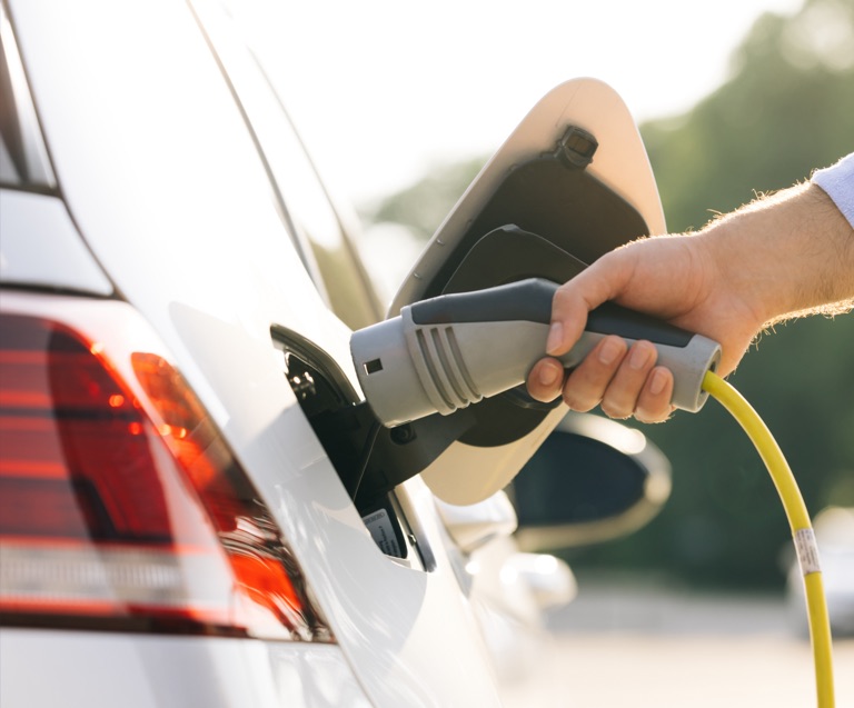 Batteria auto elettrica: come proteggerla nel tempo