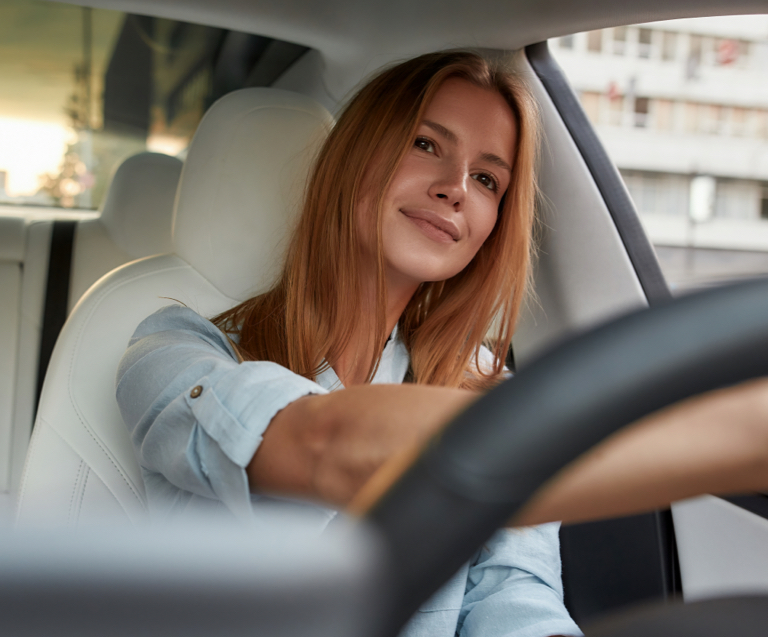 Ragazza al volante - Allianz Italia